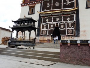 Shangri La, Ganten Sumtsenling monastery