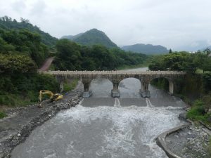 Vagabondages hors de PULI et le pont japonais Nuomi